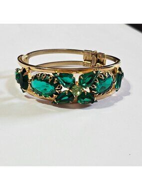 (634) Gorgeous Vintage Juliana Style Gold-tone Emerald Green Glass Rhinestone